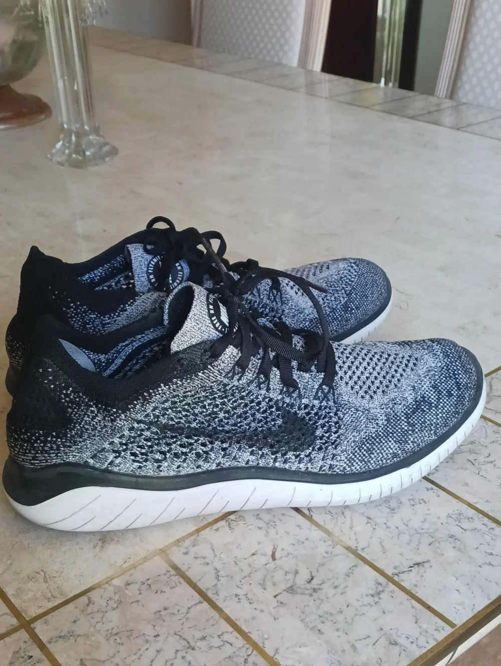 Nike /women's Running Shoes...flyknit,,size 9.5,,,like New....color- oreo